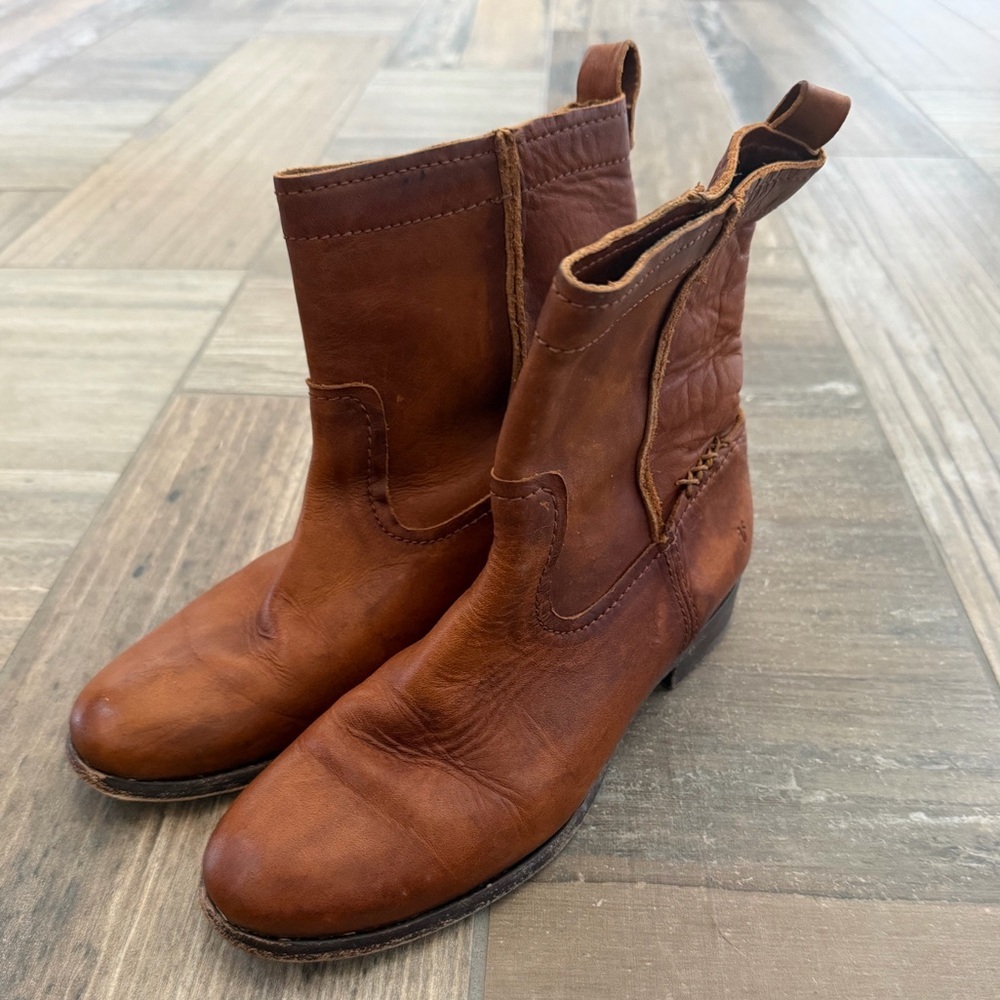 Frye Cara Short Campus Cognac Brown Leather Riding Boots Women's size 7.5